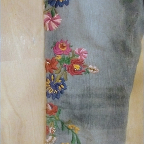 Super cute cropped jeans by ‎ Zara - Picture 8 of 12